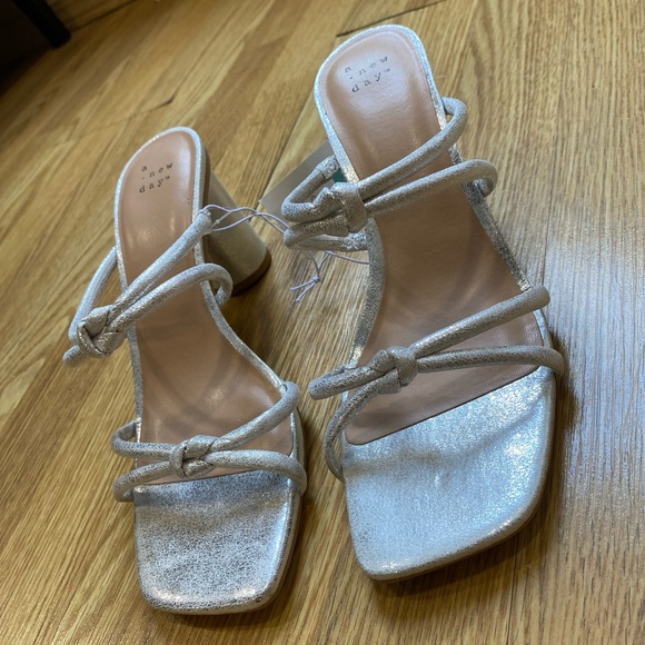 Chrome🖤 knot chunky square toe chunky heels NWT - Picture 3 of 15